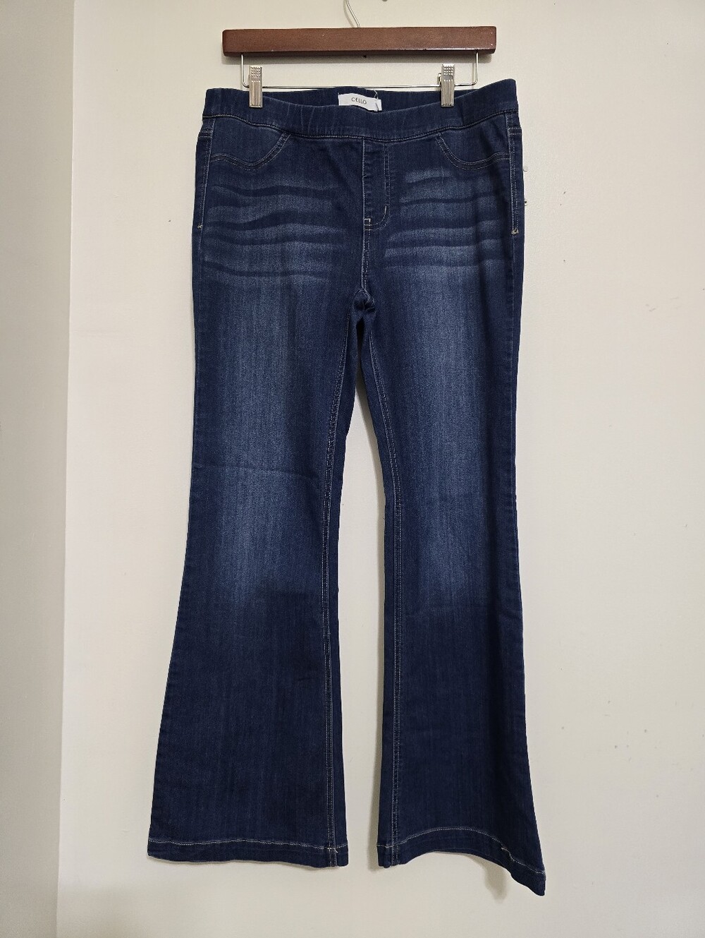 CELLO size XL Mid Rise Pull On Flare Denim Jeans Elastic Waist Comfort Stretch